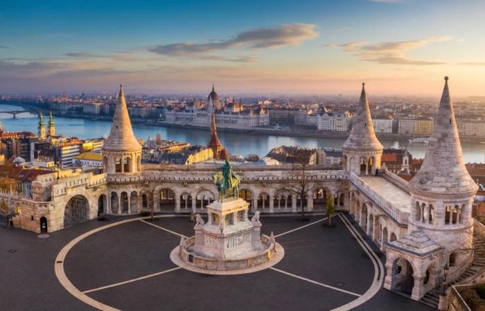 URGENT: Black cordons around Hungary’s main tourist hotspot, Fisherman’s Bastion, have been dismantled – PHOTOS