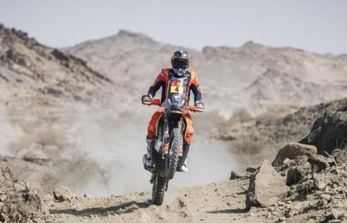 After the motorcycle prologue, Daniel Sanders (KTM) wins the first stage of the Dakar 2025