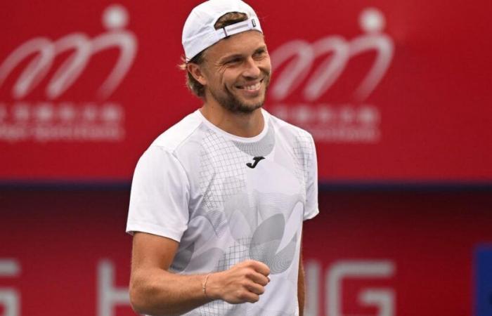 Müller reaches the final in Hong Kong where he will challenge the ghost Nishikori