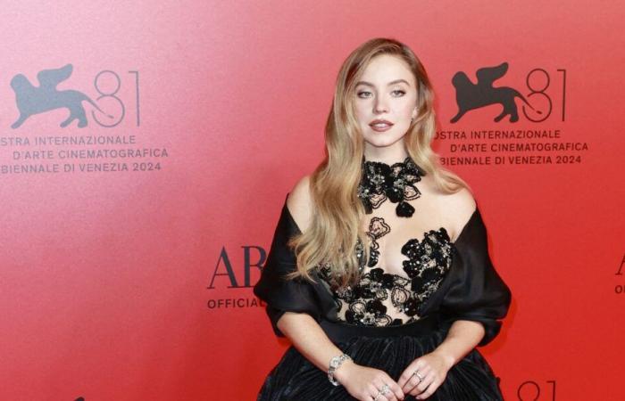 Sydney Sweeney kisses her fiancé, her fans cry foul