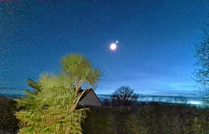 The wink of Venus to the Moon visible from Brittany