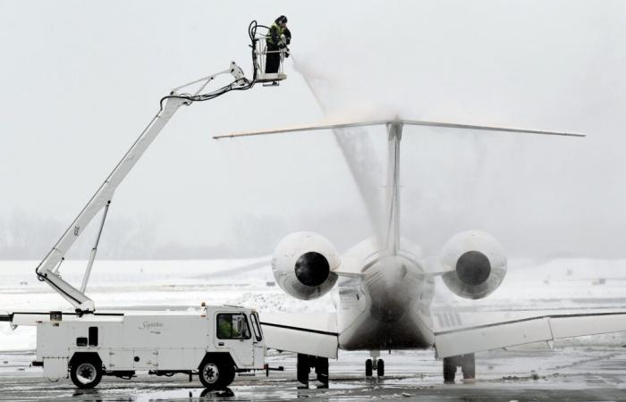 Kansas City Airport Closes Amid Midwest Polar Vortex