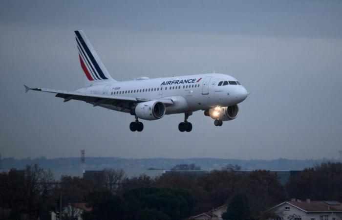 Air France flight forced to make emergency U-turn after pressurization problem