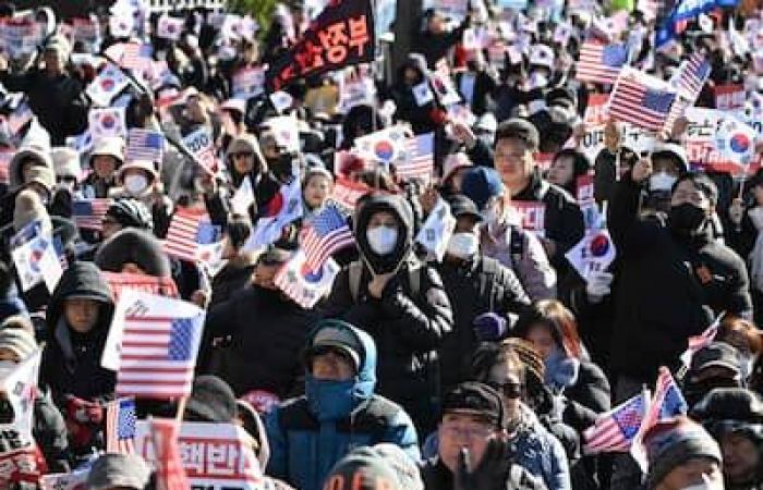 Political chaos deepens in South Korea after failed first attempt to arrest Yoon