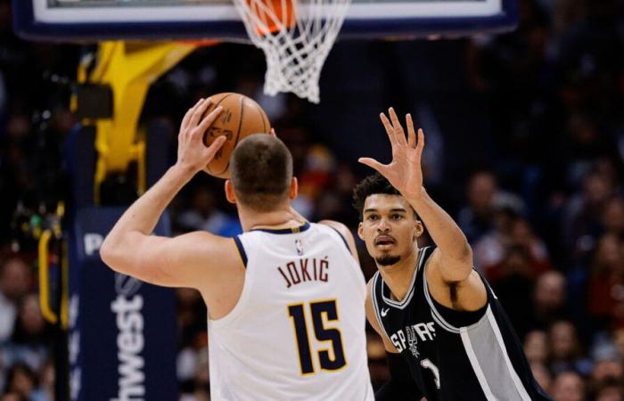 NBA: winner in Denver with the Spurs, a colossal Victor Wembanyama looked Nikola Jokic straight in the eyes