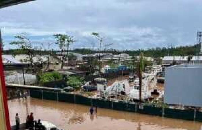 Already weakened, Mayotte is suffering heavy downpours