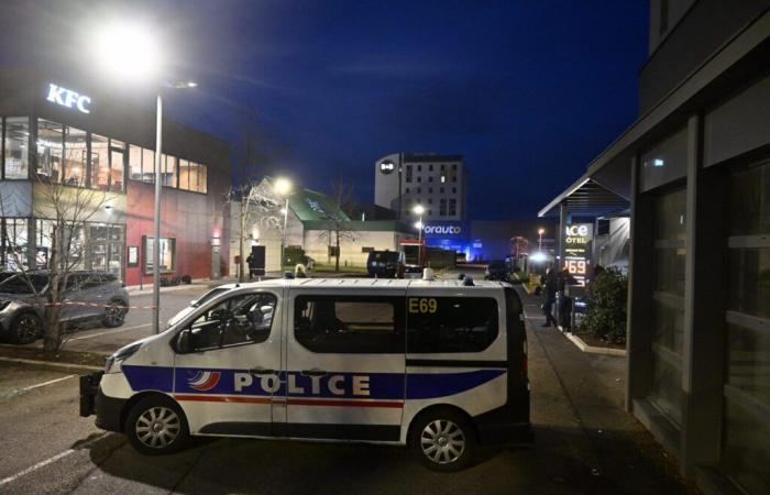 Lyon. Shooting breaks out in the parking lot of a KFC, two men between life and death