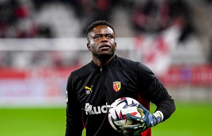 Lens: Brice Samba creates chaos in the locker room