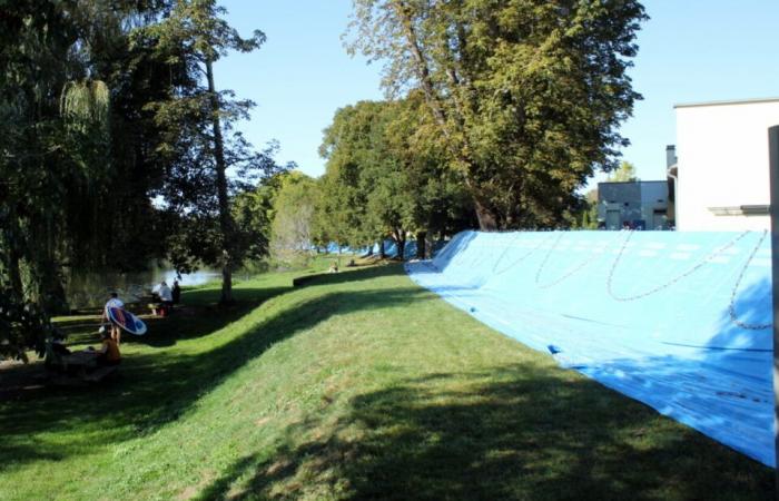 a road closed to traffic, aqua barriers installed