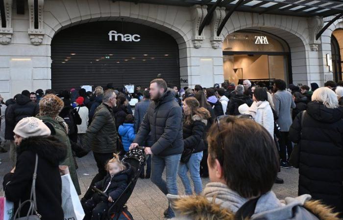 The 80% sales at the FNAC on the Champs-Élysées will not take place: the store has closed permanently