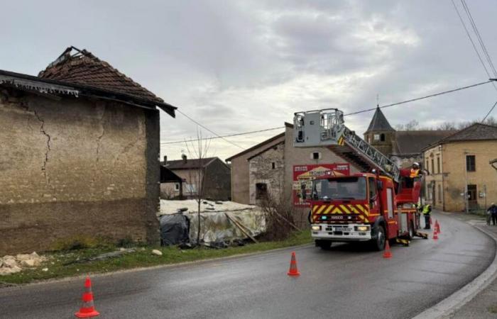 Meuse. A shed near the road collapses in Burey-en-Vaux