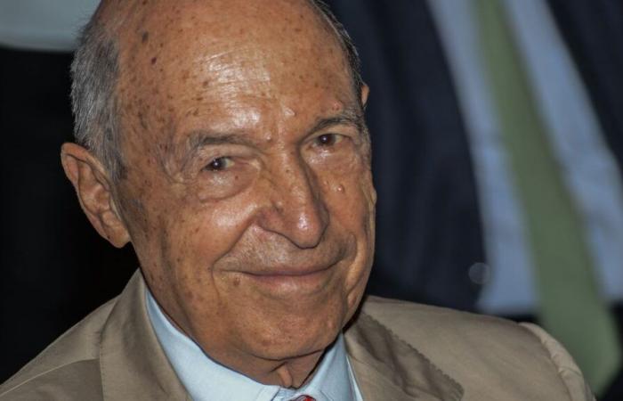 Former Greek Prime Minister Costas Simitis dies aged 88