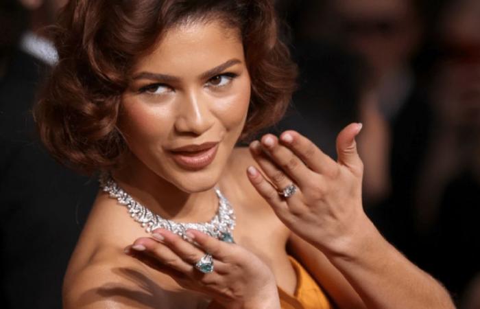 Zendaya surprises with orange dress on the carpet…