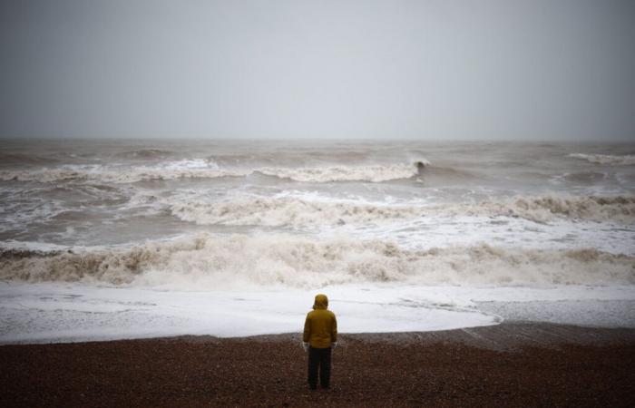 gusts to 130 km/h predicted, according to weather models