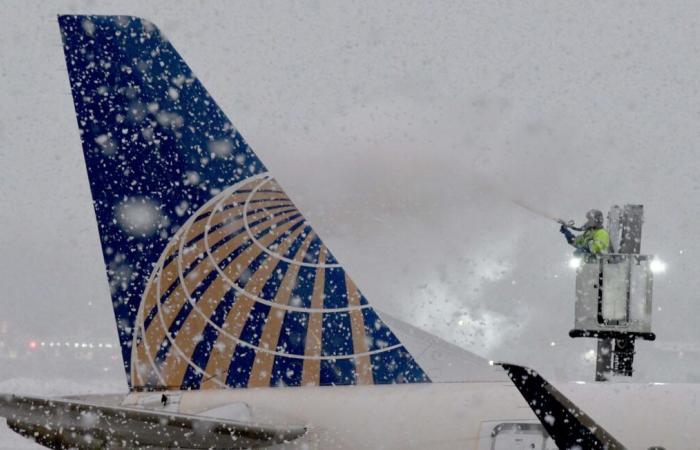 Hundreds of flights canceled in England and Germany