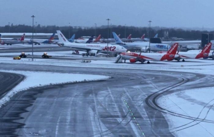 Delays, canceled flights, spoiled trips: heavy snowfall disrupts air traffic in England, Germany and the Netherlands