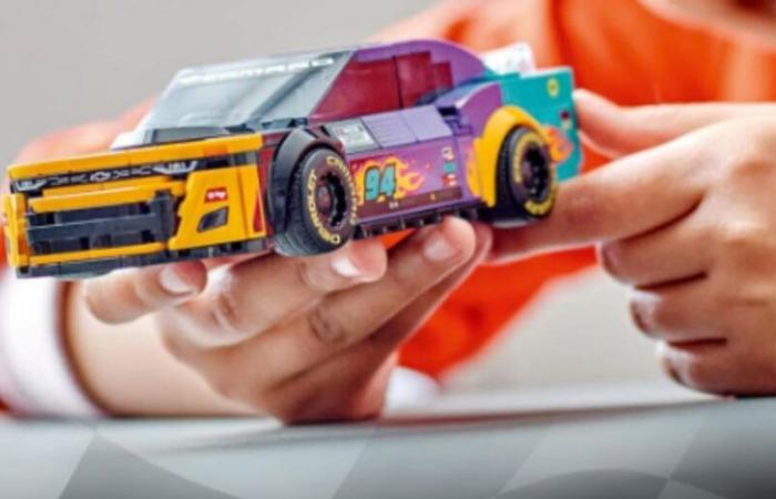 make young and old dream with these 3 LEGO racing cars