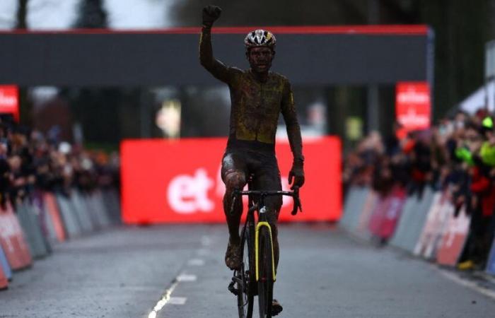 Wout Van Aert signs another success in the World Cup