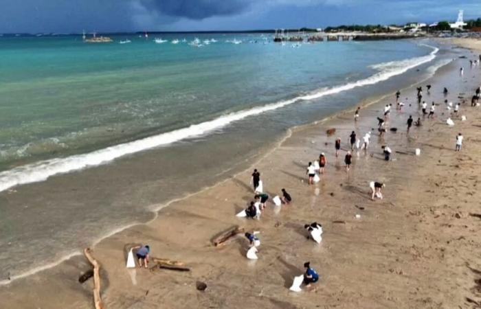 Volunteers Clean Up Bali’s Kedonganan Beach From Monsoon-Driven Plastic Pollution