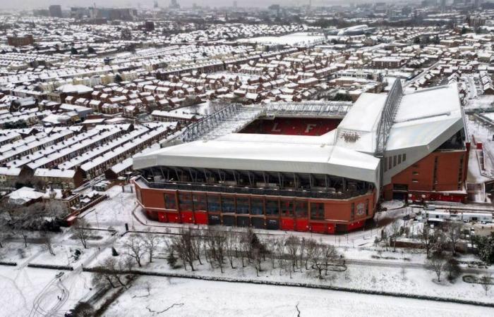 Liverpool and Manchester under snow, big disruptions