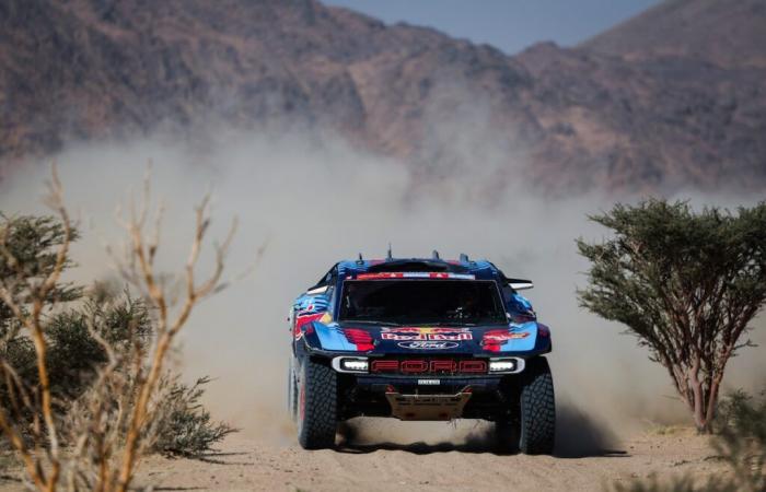 Dakar 2025 – Carlos Sainz on the roof during the 48H Chrono!