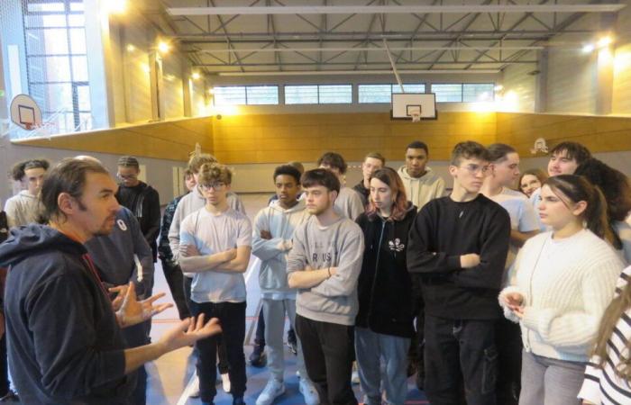 A Paralympic champion meets these high school students from Eure