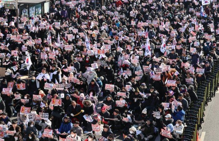 South Korea: pro and anti-Yoon, thousands of people in the streets in Seoul before his arrest warrant expires