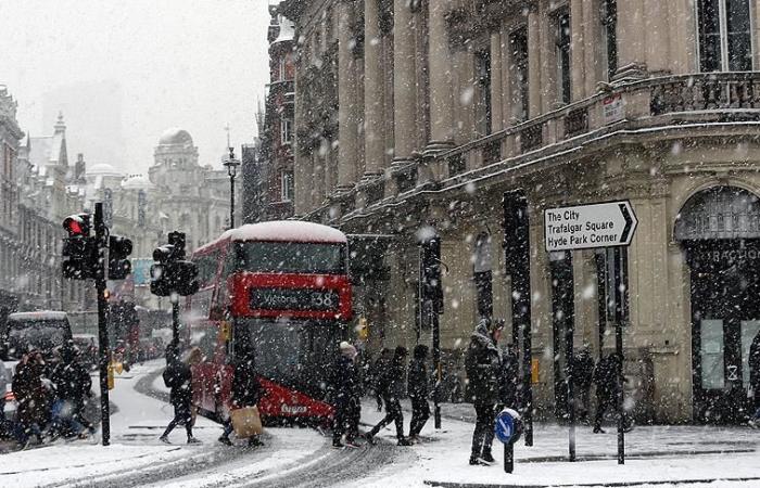 First snowfall of 2025 hits London as temperatures plummet