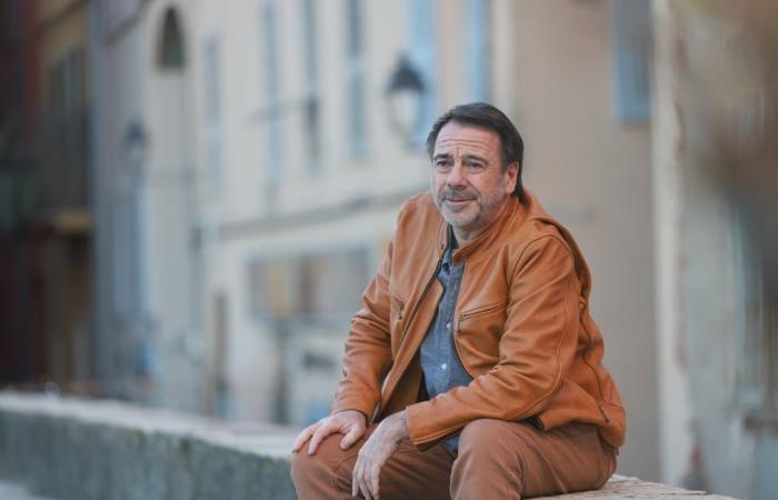 Through his suspense novels, Michel Bussi invites readers on a journey