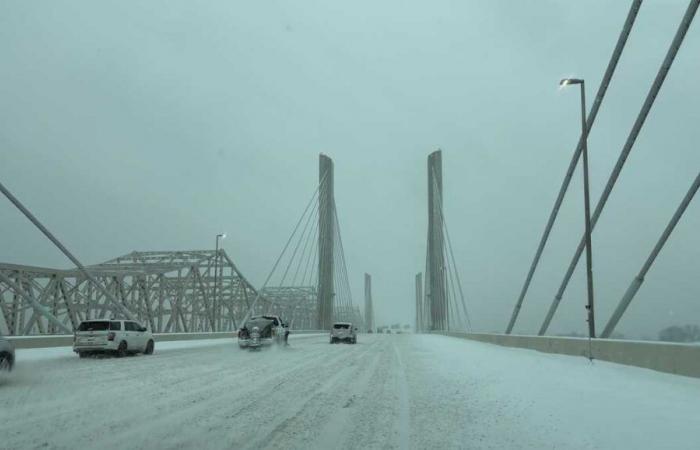 Snow blanketing Louisville region; ice on the way