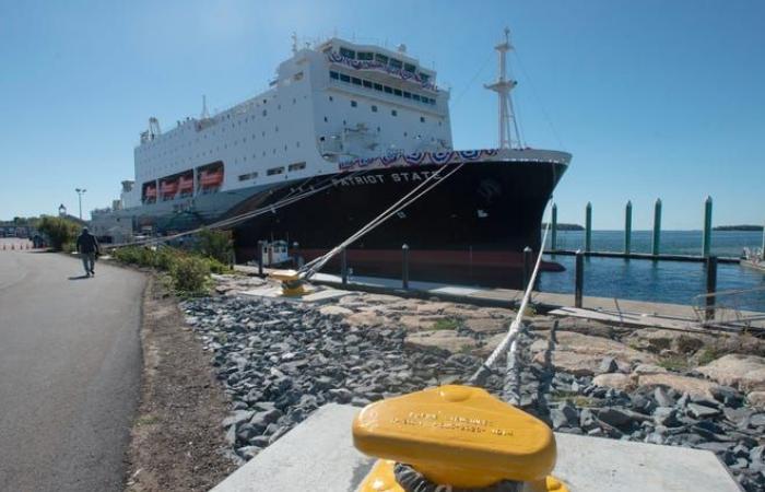 MMA student collects books for an international sea voyage: your help is precious!