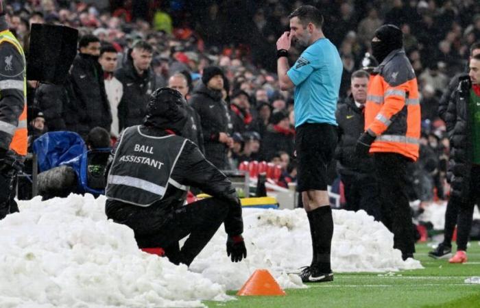 Premier League release statement over Liverpool penalty after Man United handball