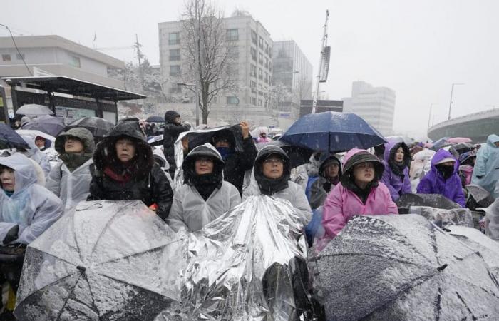 Protests on eve of deadline to arrest Yoon