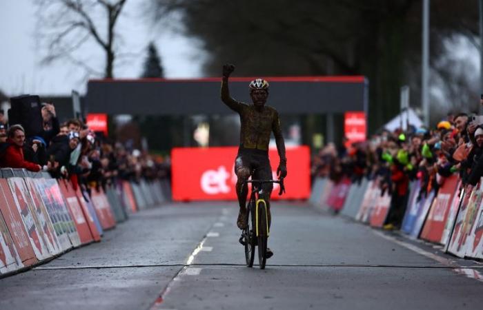 IN PICTURES. Cycling: impressive victory for Wout van Aert covered in mud, the Belgian wins cyclo-cross in difficult conditions