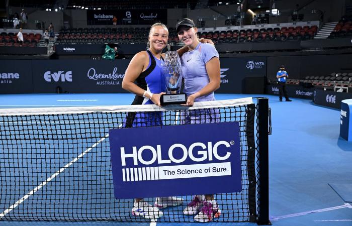 How much did 2025 champion Aryna Sabalenka and runner-up Polina Kudermetova earn?