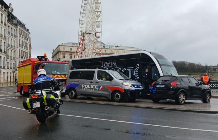 A 59-year-old woman dies crossing the track, hit by a tram-bus in Bayonne, traffic very disrupted