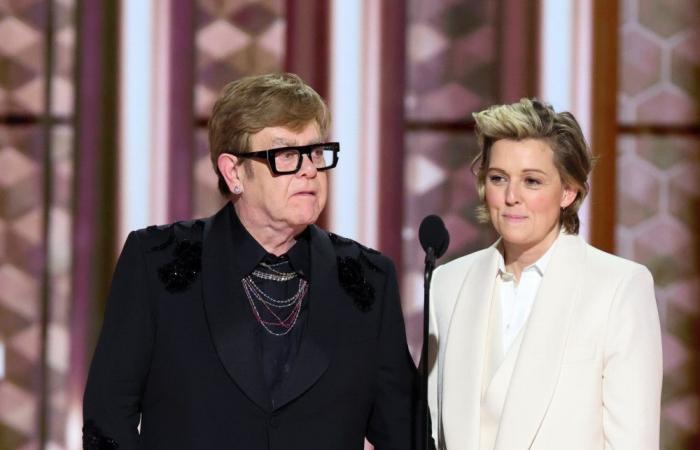 Elton John jokes about his blind eye at the Golden Globes