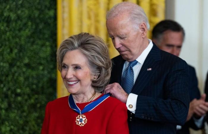 Decorated by Joe Biden, Hillary Clinton opts for an outfit with very special symbolism