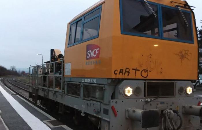 Haute-Loire. The handcar, a machine responsible for cleaning on the railway track