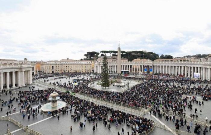 Angelus of the Epiphany, the Pope invites us to be close to Jesus