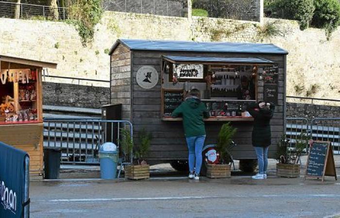 In Dinan, what is the outcome for the Village des Bulles after the holidays?