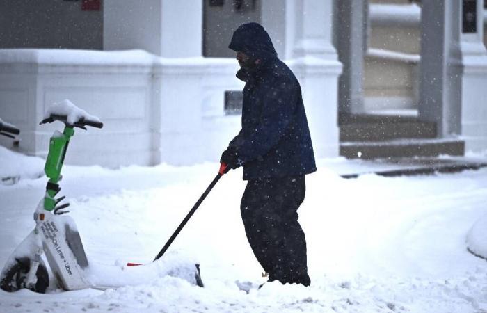 The central and eastern United States swept by a winter storm, Washington under the snow