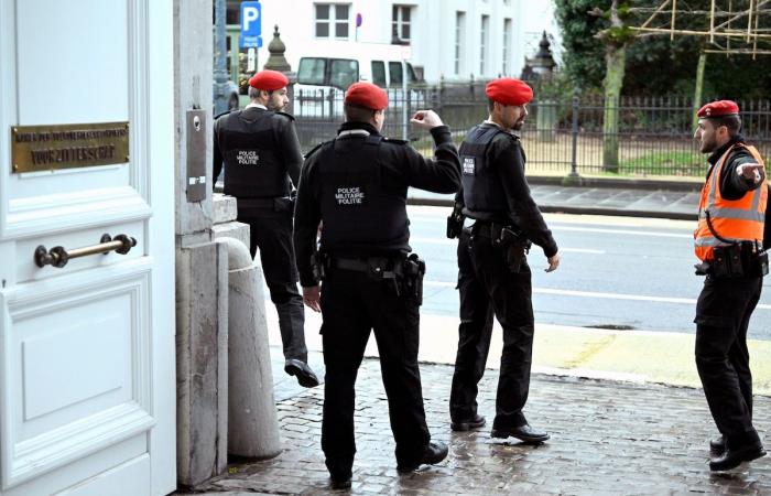 Foiled attack at 16 rue de la Loi: the 28-year-old suspect suffers from psychological problems and had already been arrested in front of the American embassy