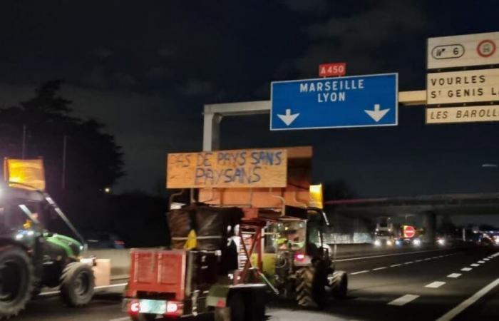 the procession is on the A450 between Brignais and Pierre-Bénite