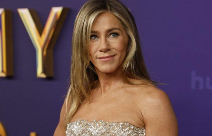 Jennifer Aniston, 55 years old and still wearing a crazy bikini body