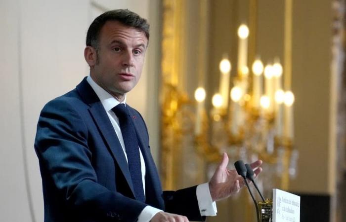 Macron calls on kyiv to hold “realistic” territorial discussions