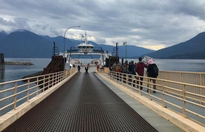 Kootenay residents unite to keep their ferries