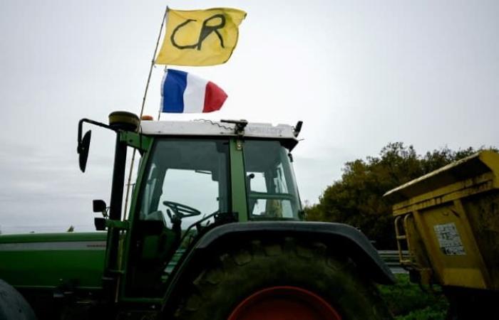 traffic blocked on the N10 towards Paris