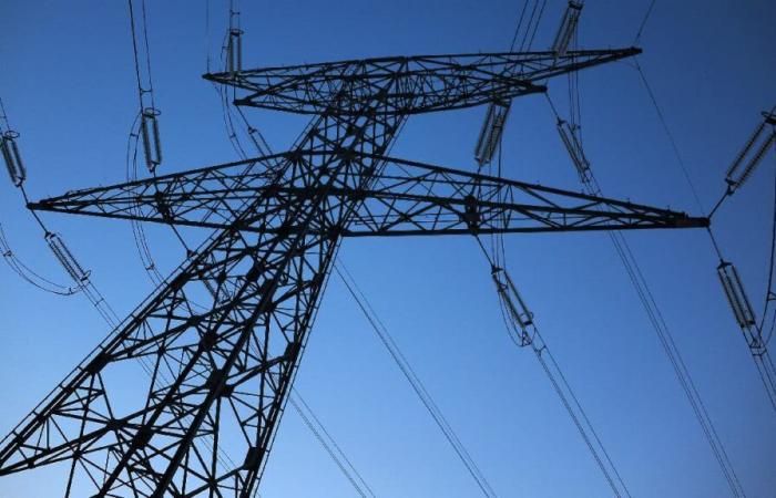 12,000 homes still without electricity this Monday evening