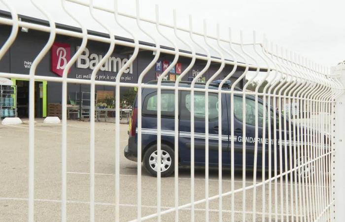 Automatic weapons and ammunition stolen from an armory near Nîmes: several people arrested